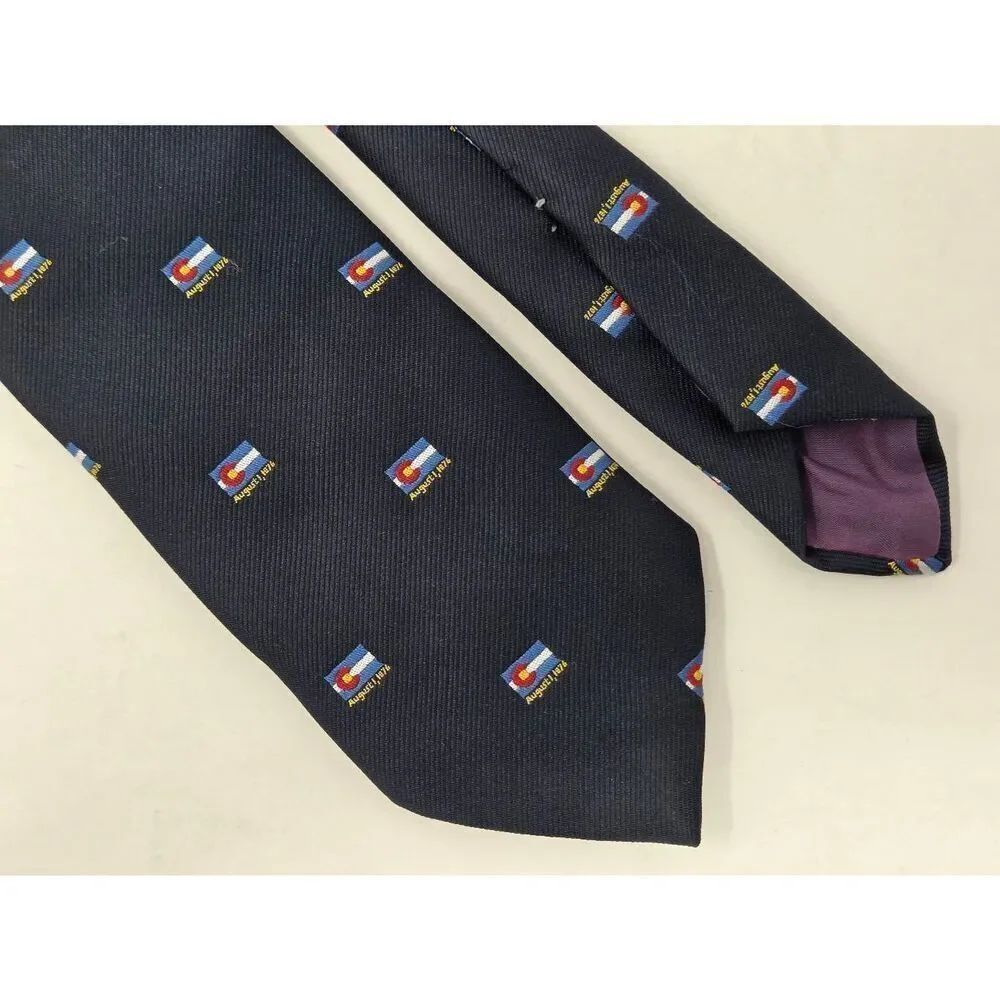 VINTAGE COLORADO STATE FLAG KINGSLEY BOULDERS NAVY BLUE SILK TIE 3.25" X 55"